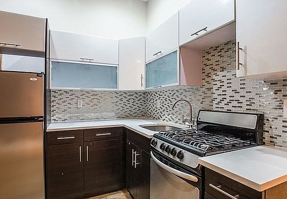 4th image of 30 Claver Pl #6L