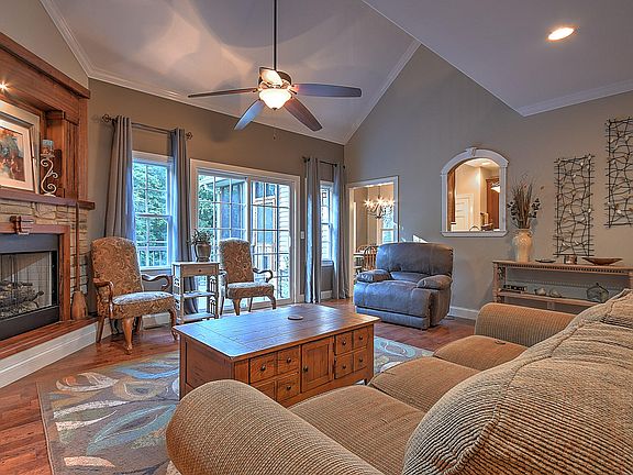2nd image of 1104 Laurel Pond Ln