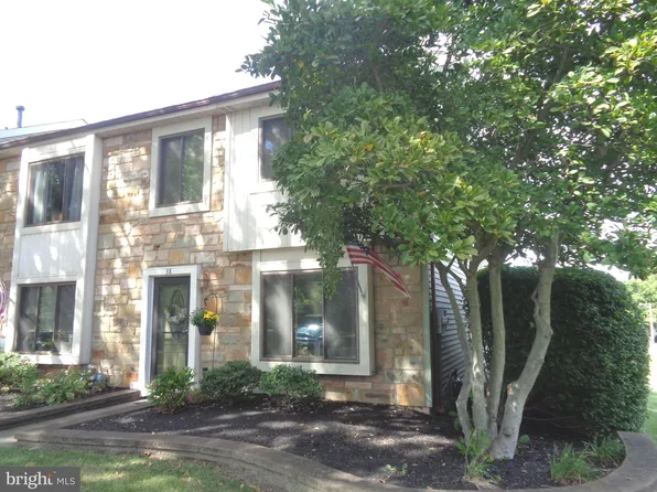 38 Topaz Ln, Hamilton, NJ 08690