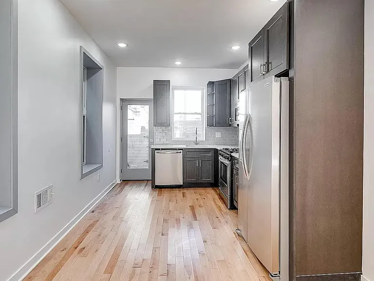 1719 Arlington St — Photo 6