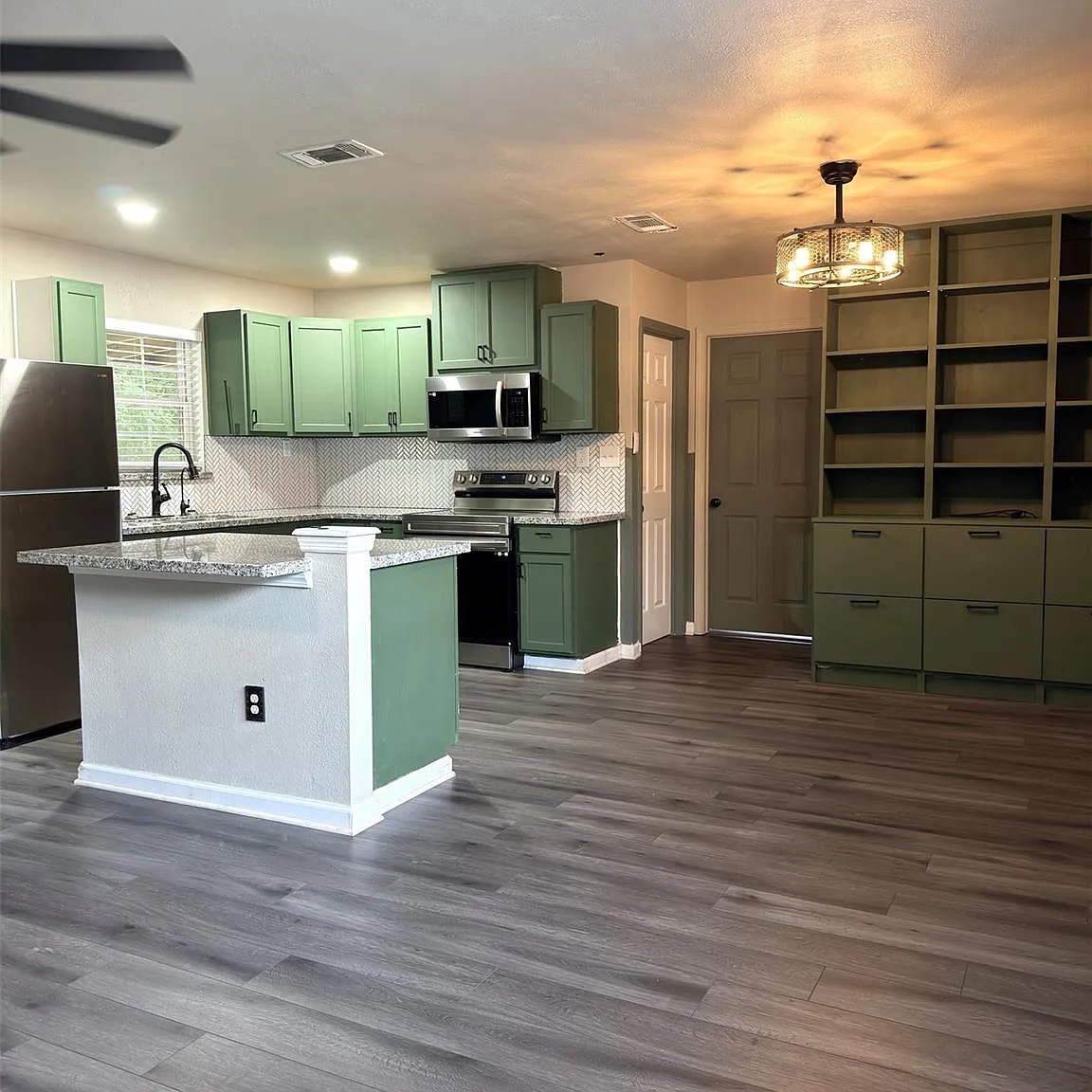 2 bed, 2.0 bath, 864 sqft, $1,850 — Photo 4