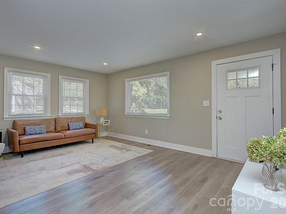 5th image of 1226 Weldon Ave
