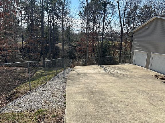 4th image of 1933 Holly Grove Rd