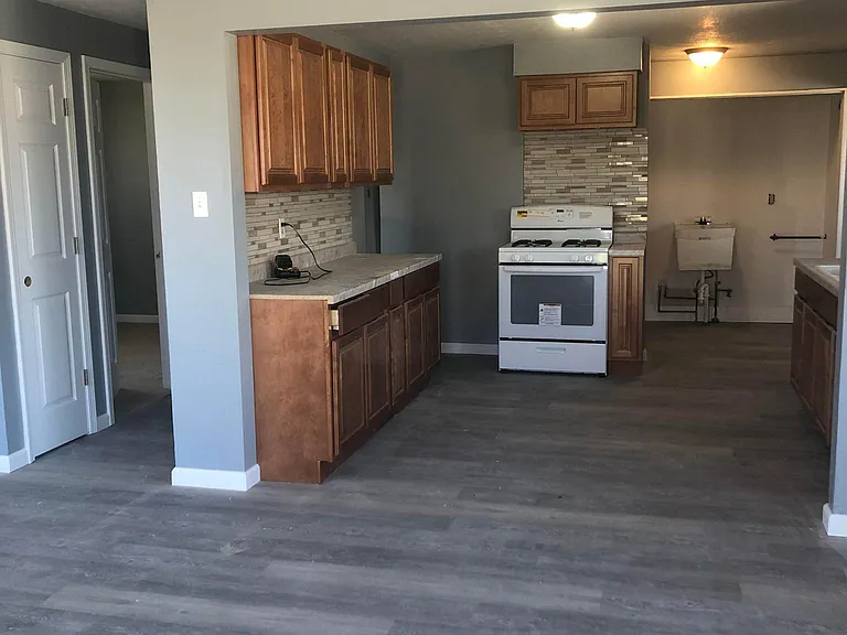 4890 Robinwood Dr — Photo 4