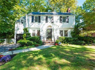 38 Cary Rd, Great Neck, NY 11021