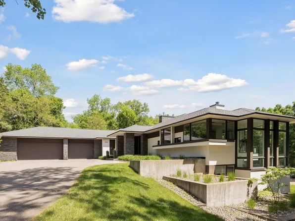 17950 Fairhomes Ln, Deephaven, MN 55391