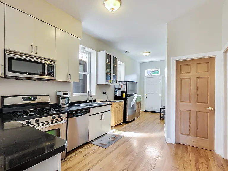1218 N Damen Ave #2 — Photo 7