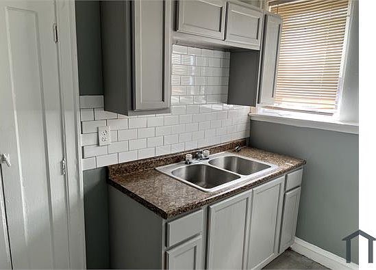 4th image of 8020 S Maryland Ave #3