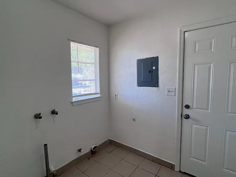 2905 E Lamona Ave — Photo 13