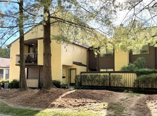 597 Hampton Ridge Dr, Akron, OH 44313