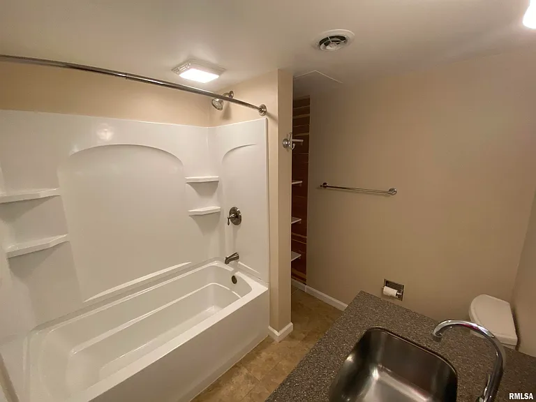 6525 N Kramm Rd — Photo 24
