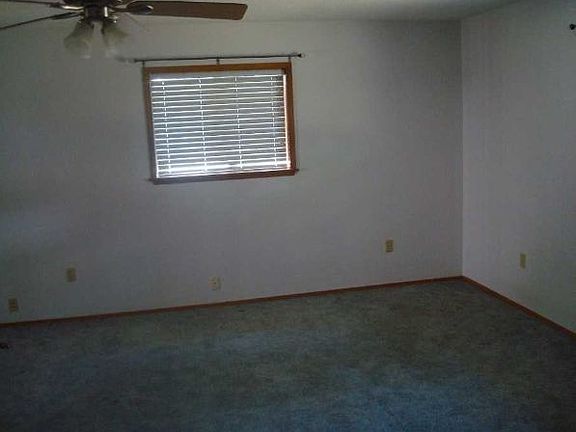 3rd image of 125 Mountain View Dr
