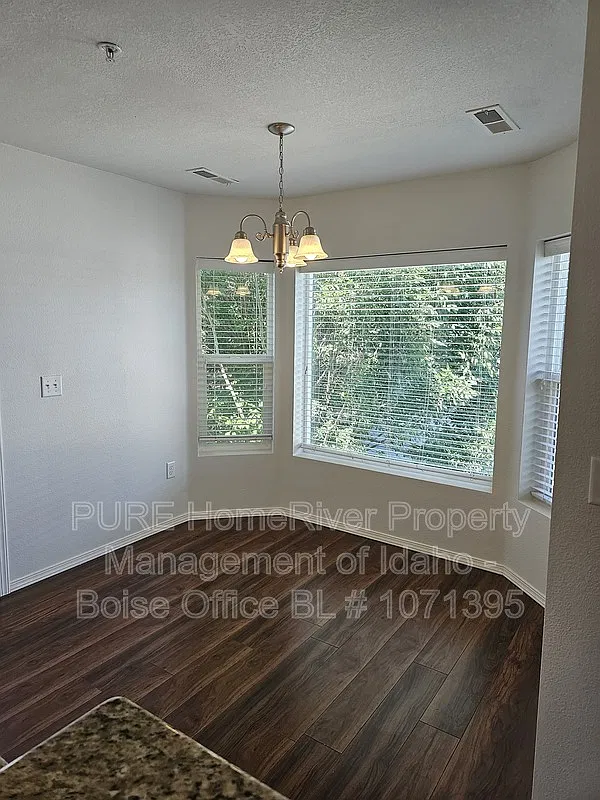 2 bed, 2.0 bath, 950 sqft, $1,300 — Photo 4