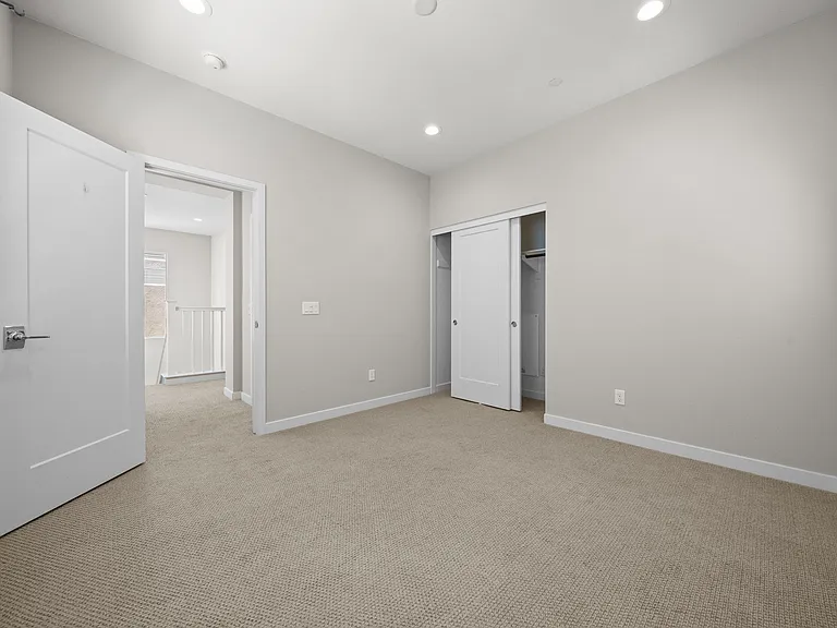 16205 Camden Cir — Photo 46