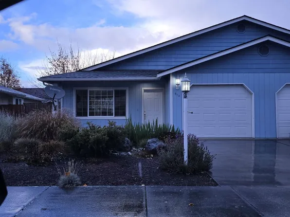 818 E Washington Pl, Sequim, WA 98382
