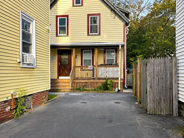 13 Moulton St, Lynn, MA 01905