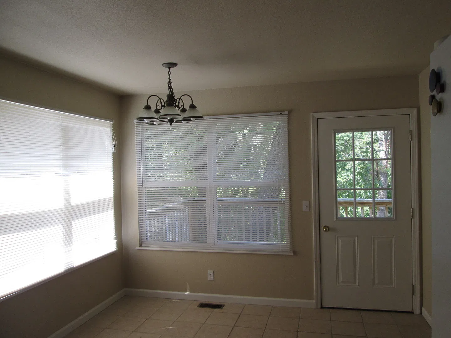3 Bedroom 2 Bath home in Hollister, MO — Photo 3