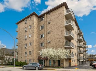 300 Circle Ave APT 6I, Forest Park, IL 60130