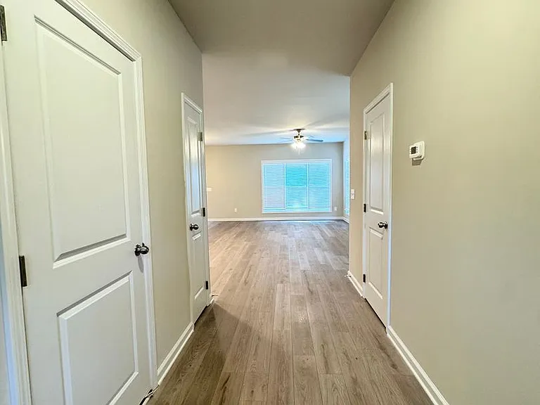 1209 McCoy St — Photo 2