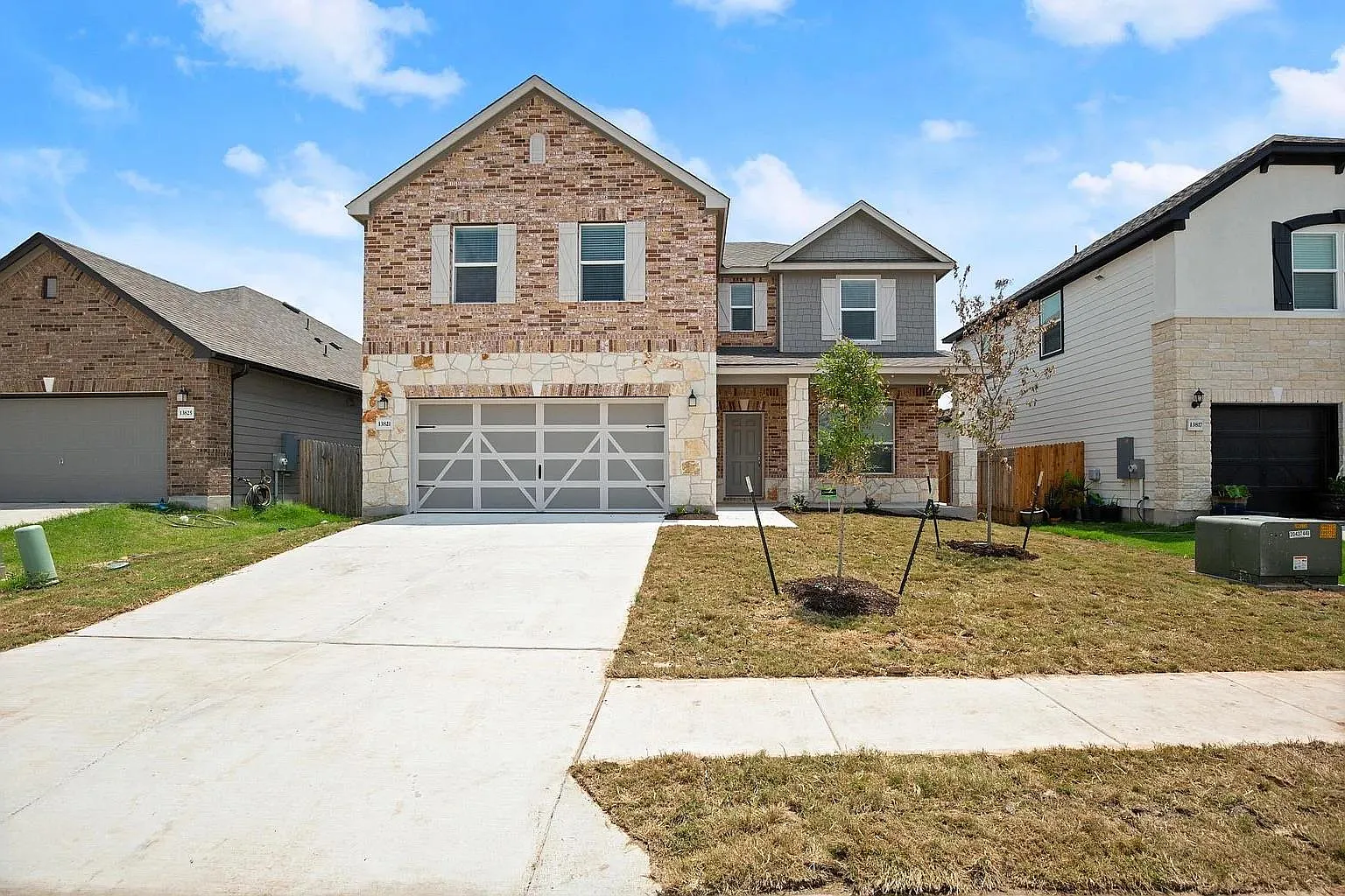 3 bed, 2.5 bath, 2262 sqft, $2,000 — Photo 1
