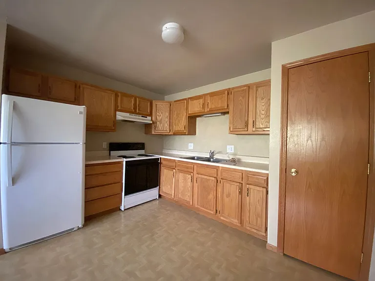 1001-1005 N Buchanan St — Photo 13