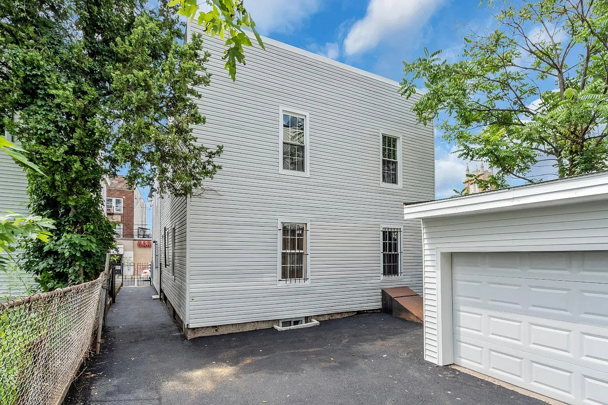 Building Photo - 568 Grove St #1S