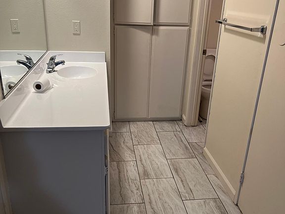 5th image of 425 Live Oak Ave #223