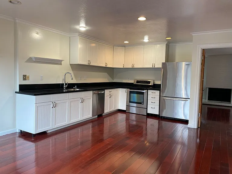 3423 Catalina Ave — Photo 3