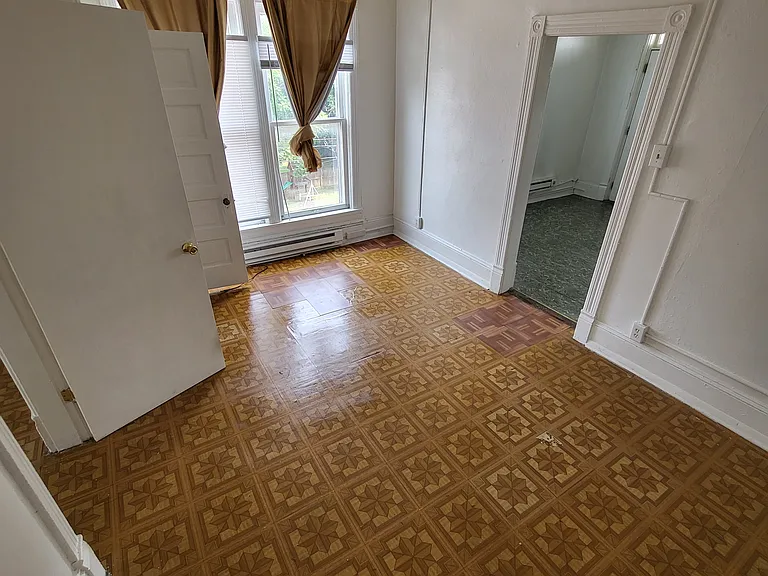 216 N Locust St #6 — Photo 4
