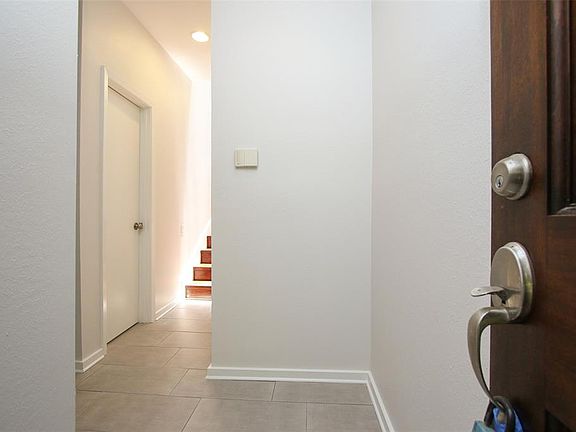 4th image of 235 Litchfield Ln