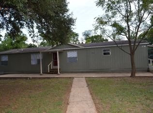 106 Yupon Dr, Palestine, TX 75801