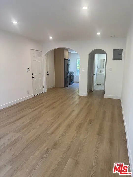 Building Photo - 1254 N Orange Grove Ave #3