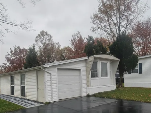 6 Highridge Ter, Hamburg, NY 14075