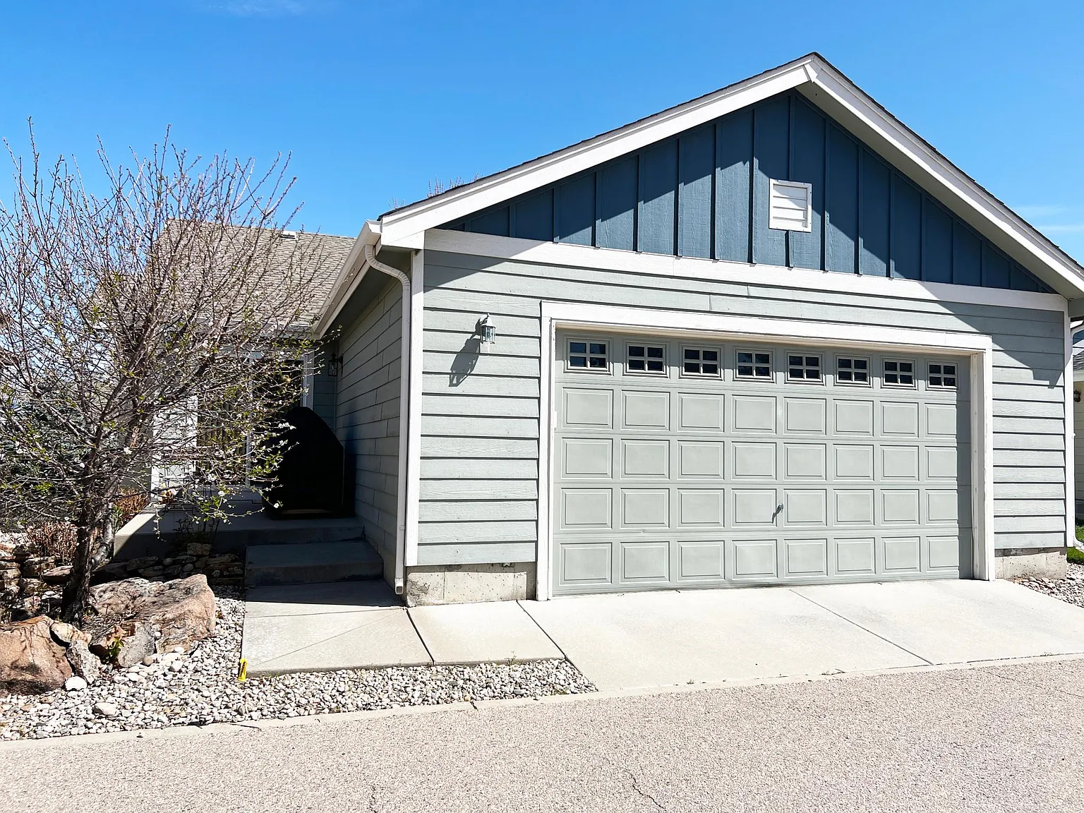 4 bed, 2111 sqft, $3,200 — Photo 4