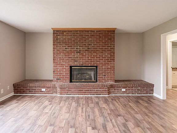 5th image of 1050 Aderly Ln