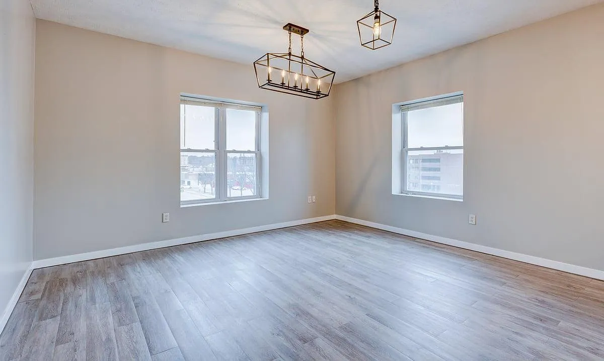 204 Paxton Ct — Photo 2
