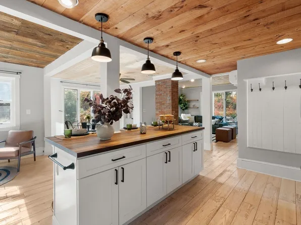 15 King Ave, North Easton, MA 02356