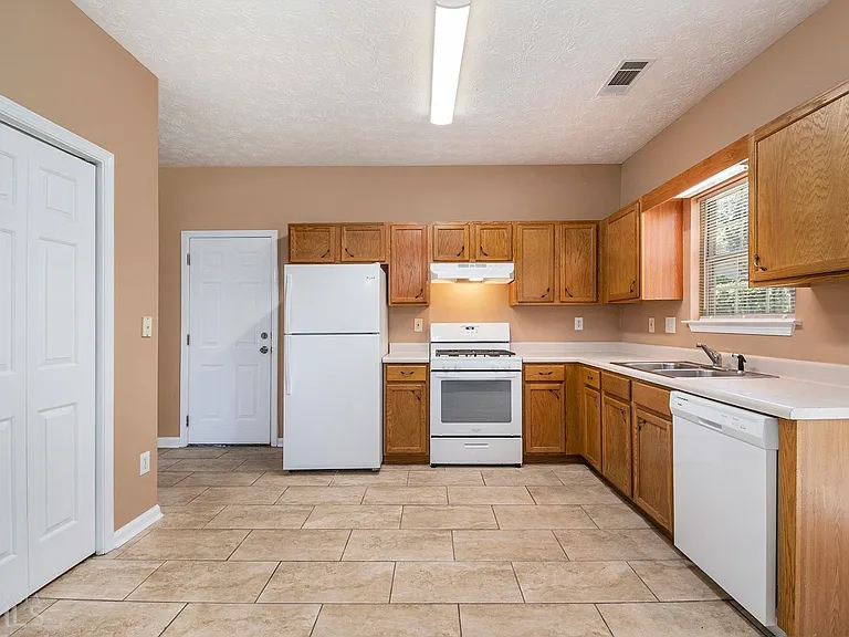 4313 Catalpa Ct — Photo 7