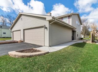 3991 S 40th St, Greenfield, WI 53221
