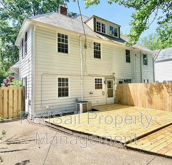 70 Main St — Photo 22