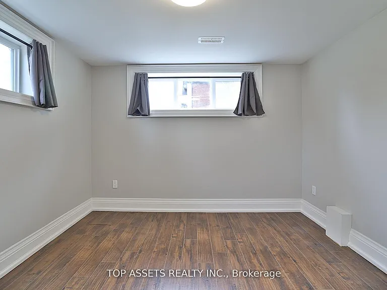 54 Madawaska Ave #BASEMENT — Photo 19