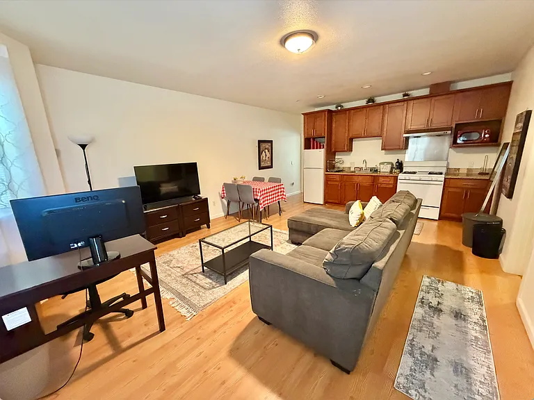 1114 Villa St #4 — Photo 2