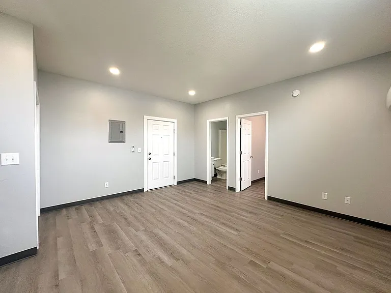 604-01 N Main St — Photo 5