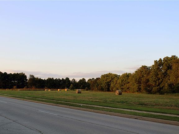 4th image of N Dixieland St