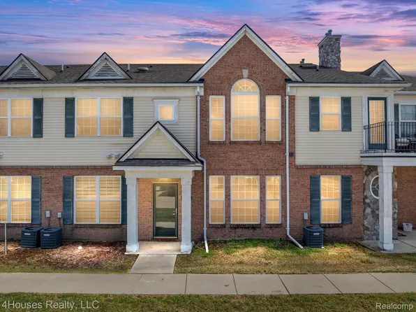 23840 Northstone Village Dr #D, Taylor, MI 48180