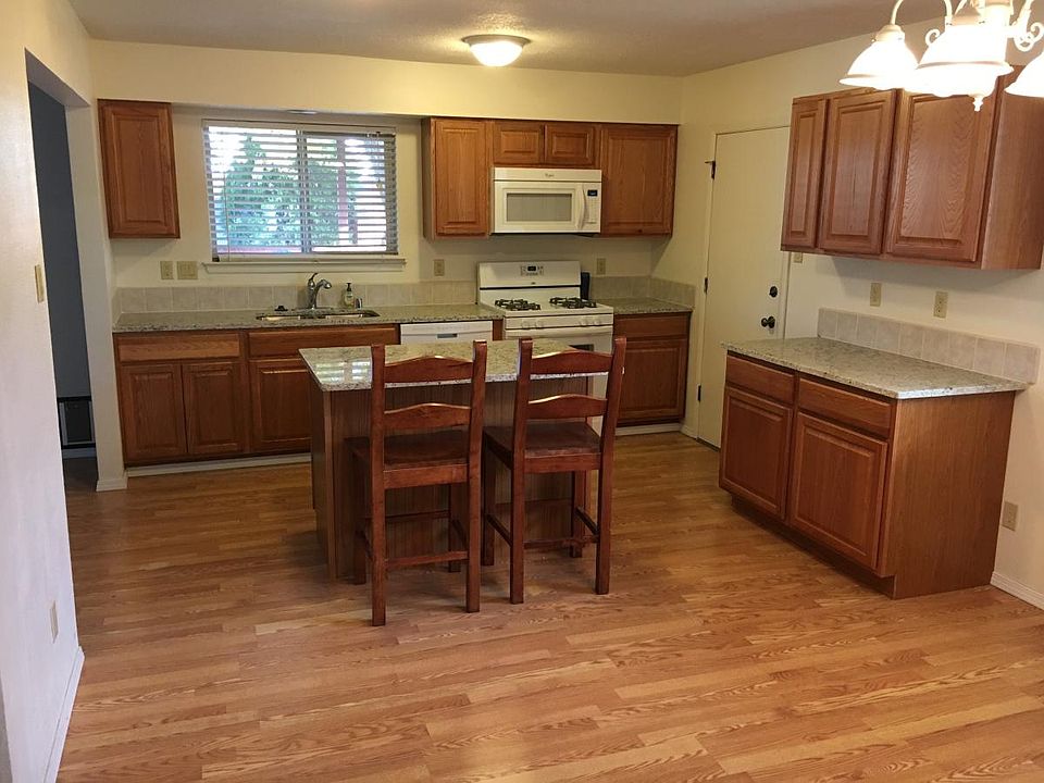 1st image of 7720 Republic Dr NE