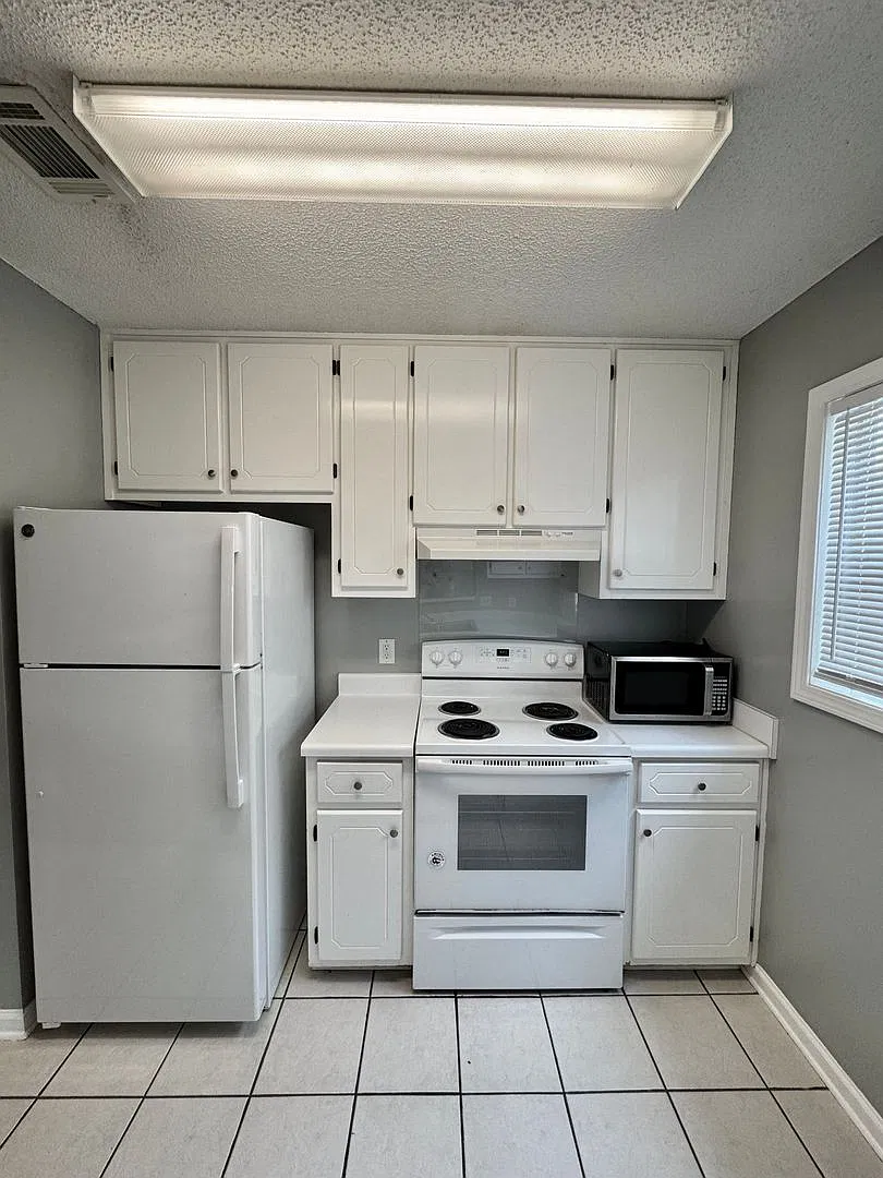Coming Soon - 142 Commons Drive — Photo 4