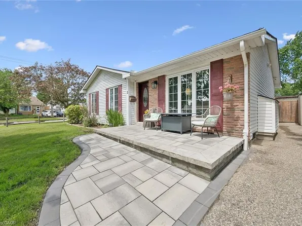 2 Keewatin Ave, Kitchener, ON N2B 3L5