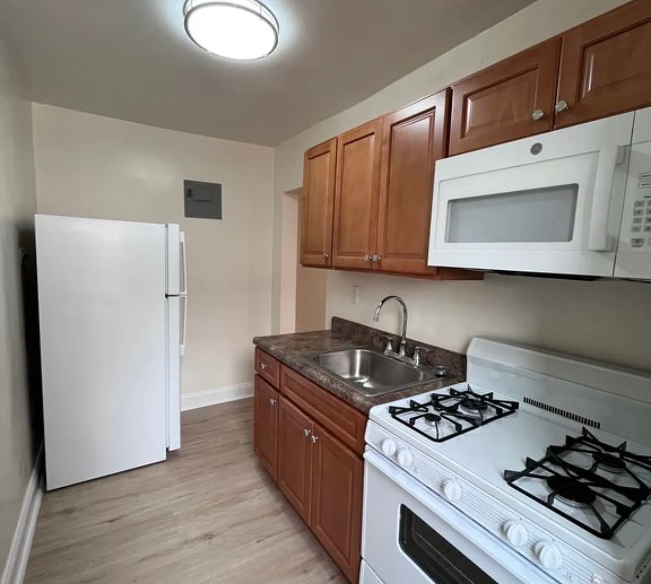2 bed, 900 sqft, $2,700 — Photo 1