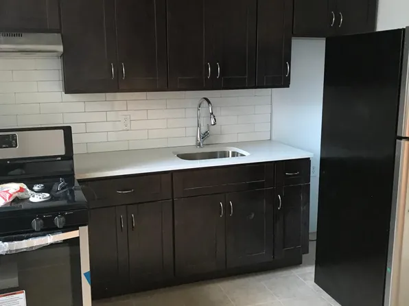 322 E 201st St, Bronx, NY 10458